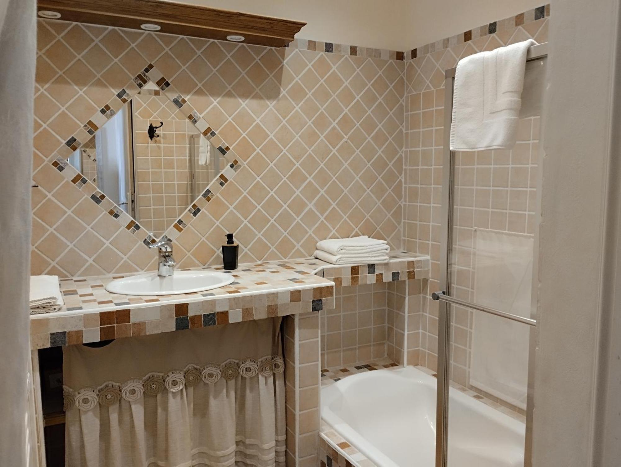 Le Patio Hotel Grignan Kültér fotó